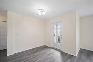 101 Silverstone Dr, Carpentersville, IL 60110 - Photo 9