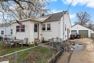 2922 Collins St, Rockford, IL 61109 - Photo 1