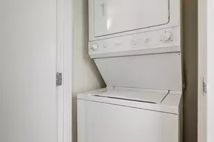 9725 Woods Dr, Skokie, IL 60077 - Photo 15