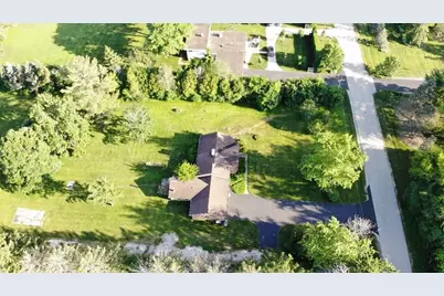 1270 Benson Lane, Green Oaks, IL 60048 - Photo 3