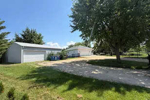 18760 Hillside Rd, Morrison, IL 61270 - Photo 3