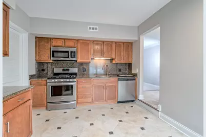 724 Ascot Court, Libertyville, IL 60048 - Photo 9