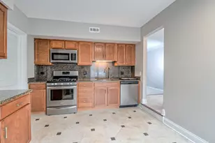 724 Ascot Ct, Libertyville, IL 60048 - Photo 9