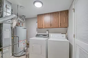 724 Ascot Ct, Libertyville, IL 60048 - Photo 17