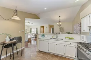 833 Havenshire Rd, Naperville, IL 60565 - Photo 15