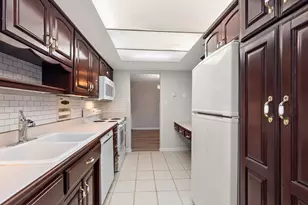 3001 Heritage Dr, Joliet, IL 60435 - Photo 7