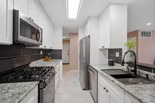 1926 Prairie Square, Schaumburg, IL 60173 - Photo 5