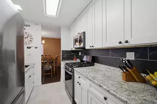 1926 Prairie Square, Schaumburg, IL 60173 - Photo 3