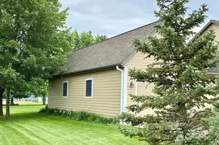 1221 S Fox Run Dr, Seneca, IL 61360 - Photo 3