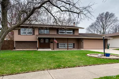 67 Kenilworth Avenue, Elk Grove Village, IL 60007 - Photo 1