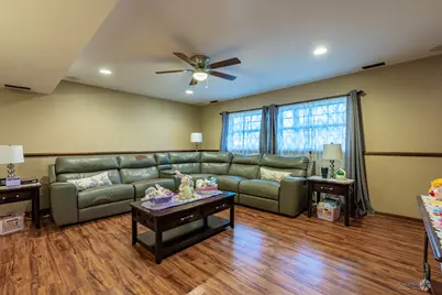 67 Kenilworth Avenue, Elk Grove Village, IL 60007 - Photo 13