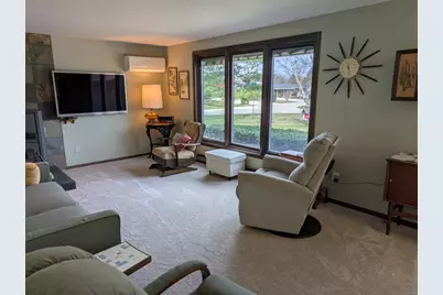 2155 Oriole Drive, Freeport, IL 61032 - Photo 3