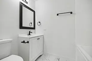 700 Wellington Ave, Elk Grove Village, IL 60007 - Photo 11