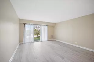 475 Plum Creek Dr, Wheeling, IL 60090 - Photo 5