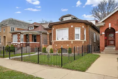 8132 S Paxton Avenue, Chicago, IL 60617 - Photo 3