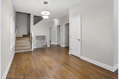 8132 S Paxton Avenue, Chicago, IL 60617 - Photo 5