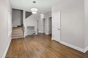 8132 S Paxton Ave, Chicago, IL 60617 - Photo 5