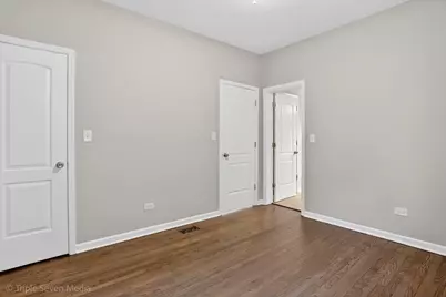 8132 S Paxton Avenue, Chicago, IL 60617 - Photo 9