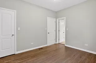 8132 S Paxton Ave, Chicago, IL 60617 - Photo 9