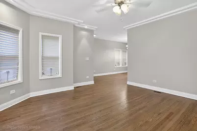 8132 S Paxton Avenue, Chicago, IL 60617 - Photo 7