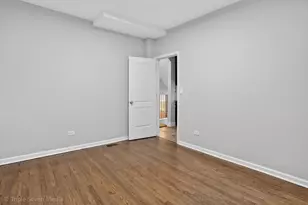 8132 S Paxton Ave, Chicago, IL 60617 - Photo 15