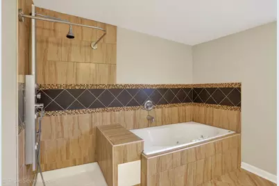 8132 S Paxton Avenue, Chicago, IL 60617 - Photo 19