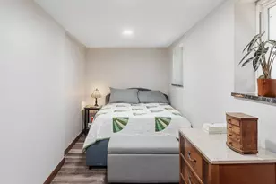 1301 W Nelson St, Chicago, IL 60657 - Photo 9