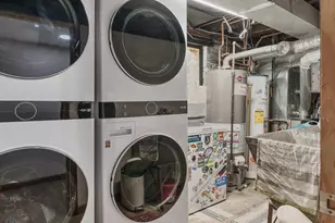 1301 W Nelson St, Chicago, IL 60657 - Photo 15