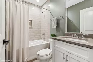 1165 W Eddy St, Chicago, IL 60657 - Photo 13