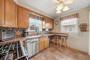 912 Hull Ave, Westchester, IL 60154 - Photo 9