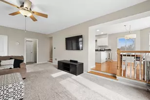 1656 Normandy Woods Ct, Grayslake, IL 60030 - Photo 7