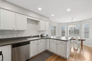 1656 Normandy Woods Ct, Grayslake, IL 60030 - Photo 3