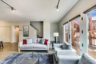 2233 W Medill Ave, Chicago, IL 60647 - Photo 3