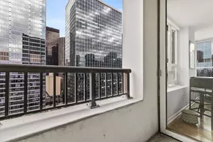 345 N LaSalle St, Chicago, IL 60654 - Photo 11