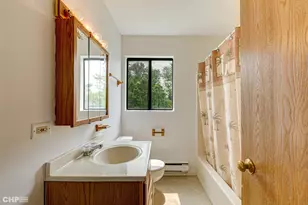 439 Berkshire Dr, Crystal Lake, IL 60014 - Photo 11