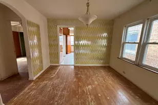 8842 S Cregier Ave, Chicago, IL 60617 - Photo 3