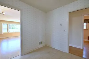 5036 Crain St, Skokie, IL 60077 - Photo 11