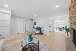 593 Bristol Ln, Elk Grove Village, IL 60007 - Photo 5