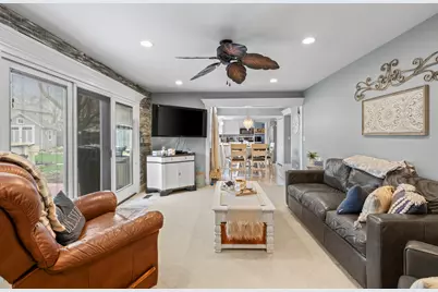 340 Stonehurst Lane, Roselle, IL 60172 - Photo 9