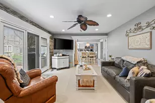 340 Stonehurst Ln, Roselle, IL 60172 - Photo 9