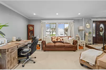 340 Stonehurst Lane, Roselle, IL 60172 - Photo 5