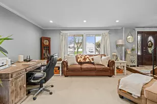 340 Stonehurst Ln, Roselle, IL 60172 - Photo 5