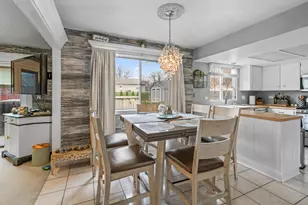 340 Stonehurst Ln, Roselle, IL 60172 - Photo 11