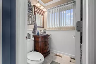 340 Stonehurst Ln, Roselle, IL 60172 - Photo 15