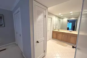 2 Oak Brook Club Dr, Oak Brook, IL 60523 - Photo 17