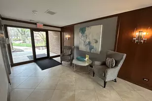 2 Oak Brook Club Dr, Oak Brook, IL 60523 - Photo 5