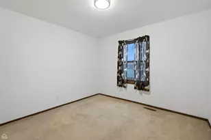 3706 W Bradley Ct, McHenry, IL 60050 - Photo 11