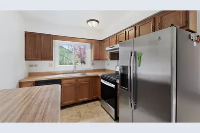 2284 Briarhill Drive, Naperville, IL 60565 - Photo 7