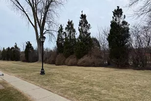 1085 Cove Dr, Prospect Heights, IL 60070 - Photo 13