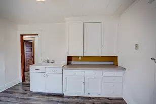 706 McDonough St, Joliet, IL 60436 - Photo 11